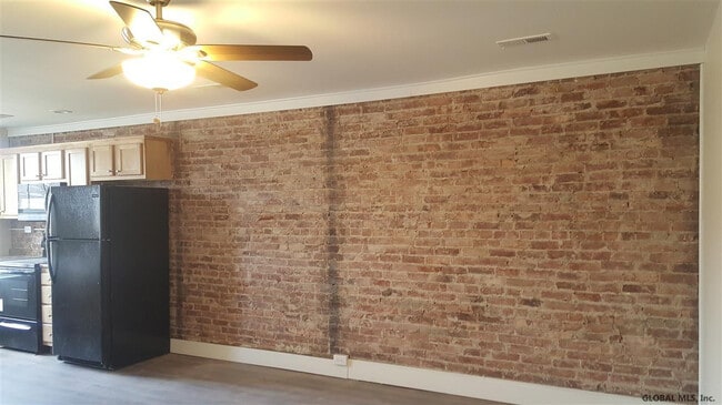 Building Photo - 22 Cataract St
