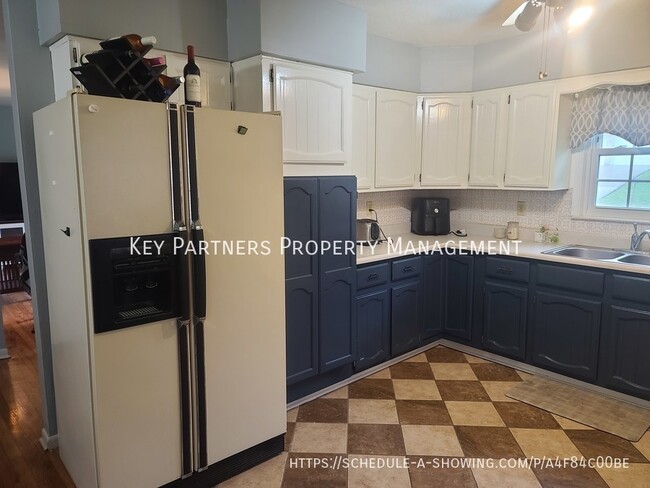 Building Photo - 6703 NW Evelyn-