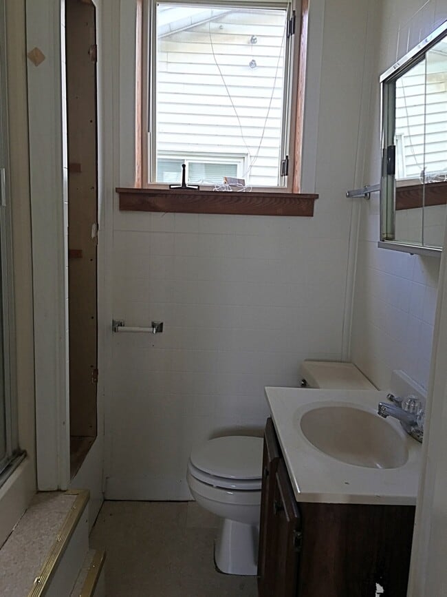 Building Photo - 2-Story 4 Bed/2 Bath Home with Basement & W/D