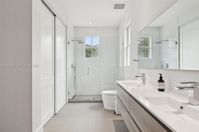 Building Photo - 7420 SW 54th Ct