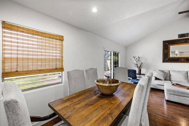 Building Photo - 2512 Azalea Ct