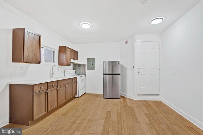 Building Photo - 2040 Frankford Ave