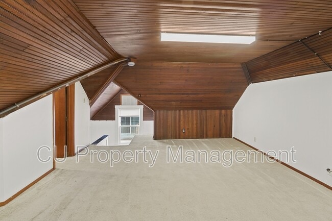 Building Photo - 407 W Green St