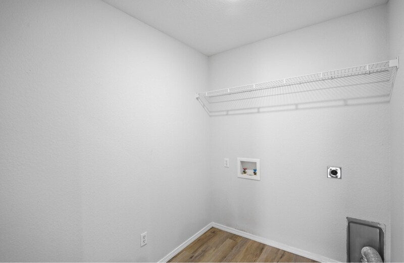Building Photo - 330 Eagle Dr