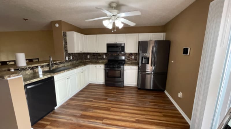 Primary Photo - 593 Lazelle Rd