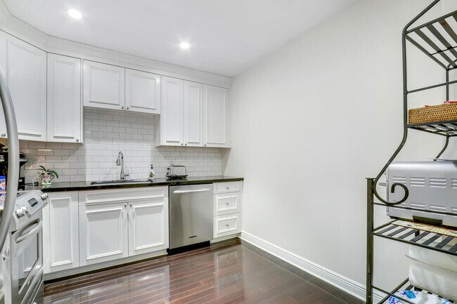 Building Photo - 3800 Washington Rd