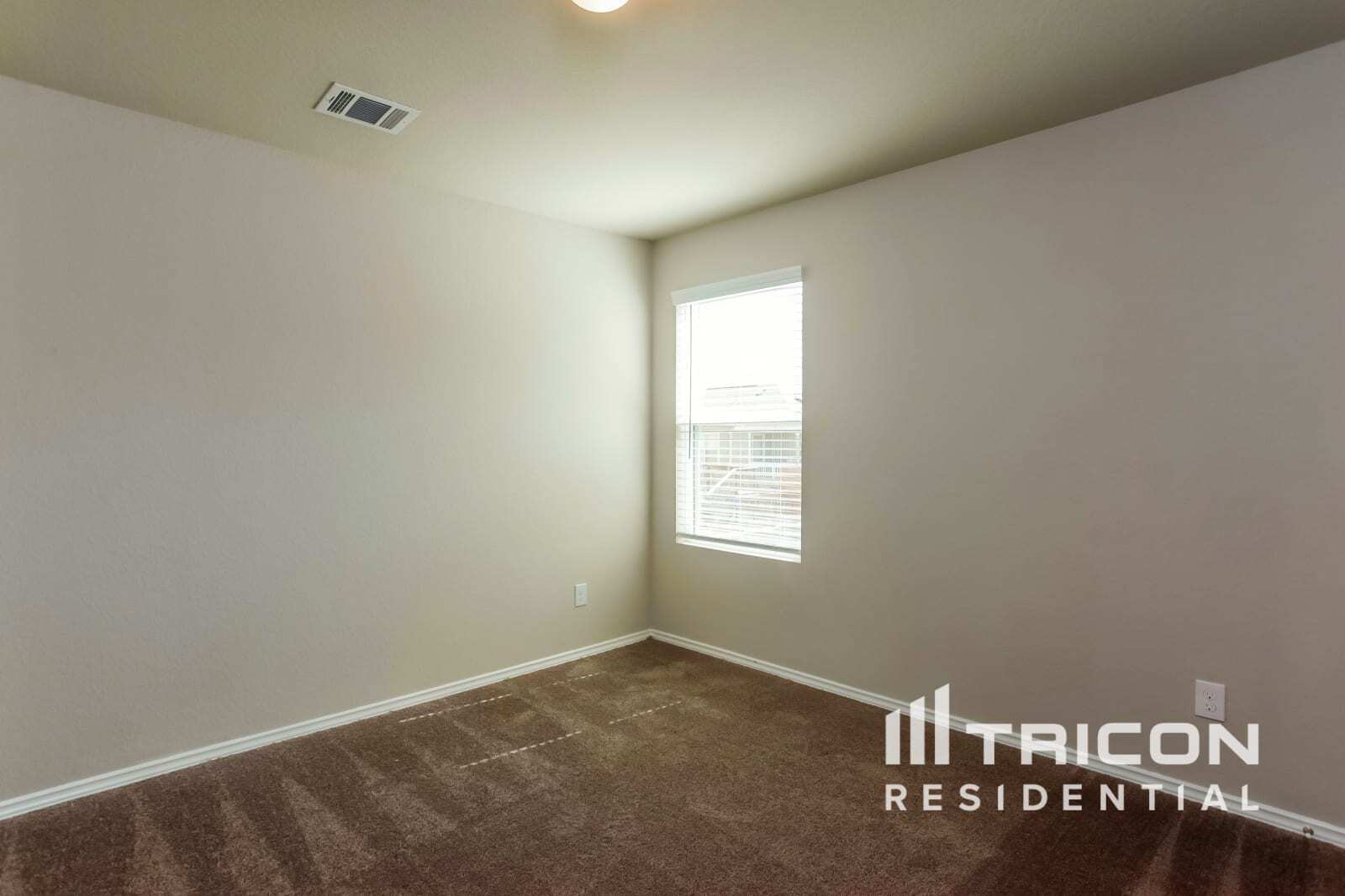 Building Photo - 1932 Bluethroat