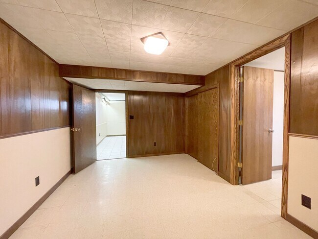 Building Photo - 1718 1st St SE