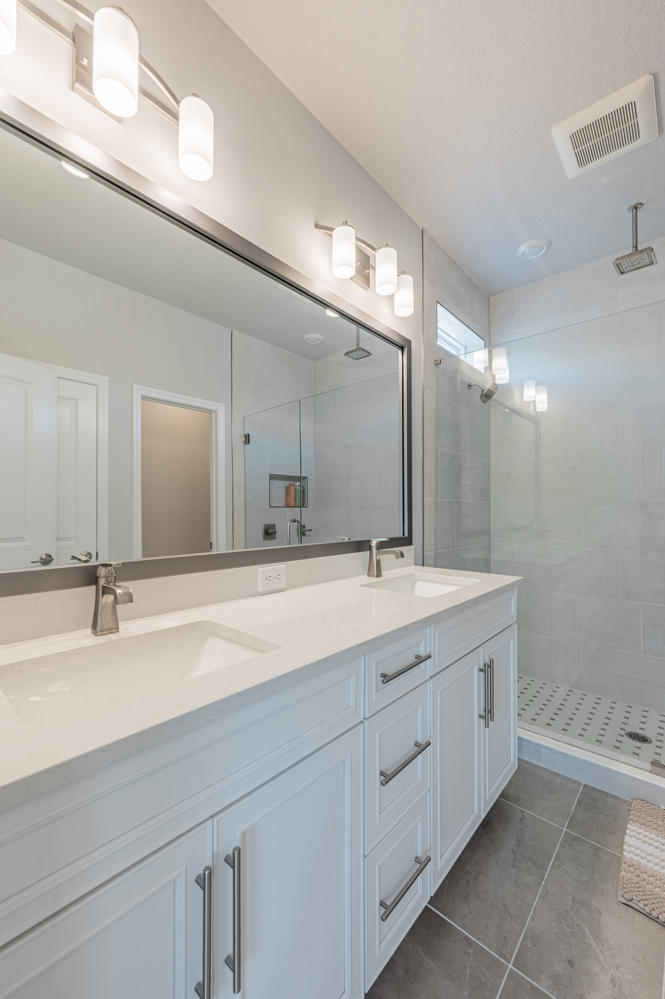 Building Photo - 2400 Ezzell Ct