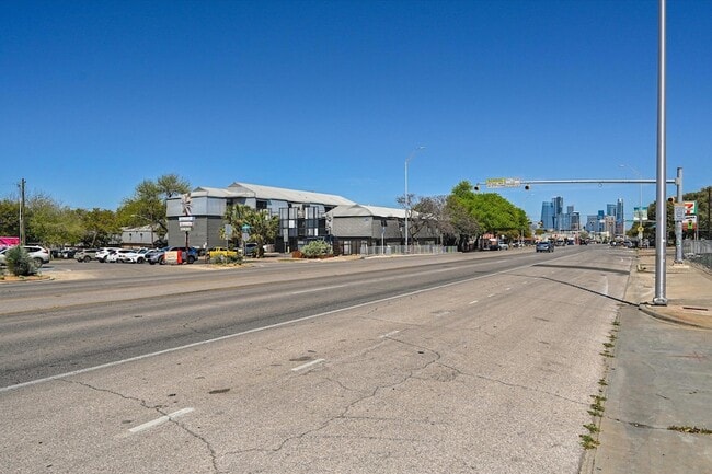 Building Photo - 2020 S Congress Ave
