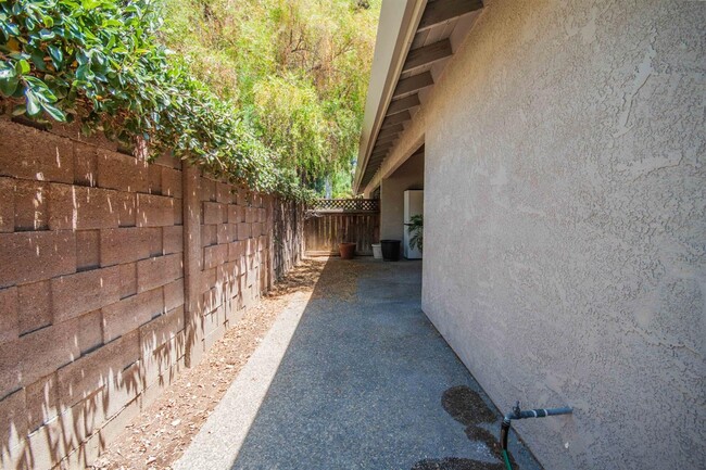 Building Photo - 7079 N Teilman Ave