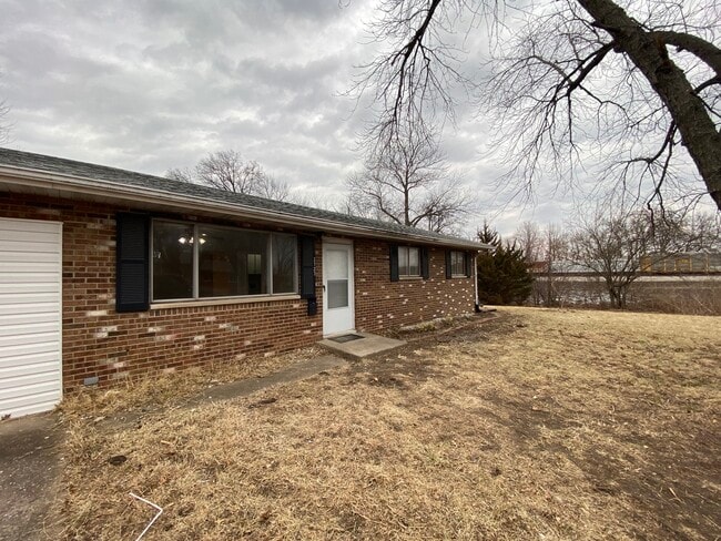 Building Photo - 2727 Angela Dr