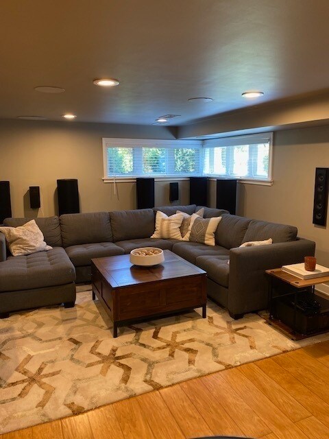 Building Photo - 604 N Pine St