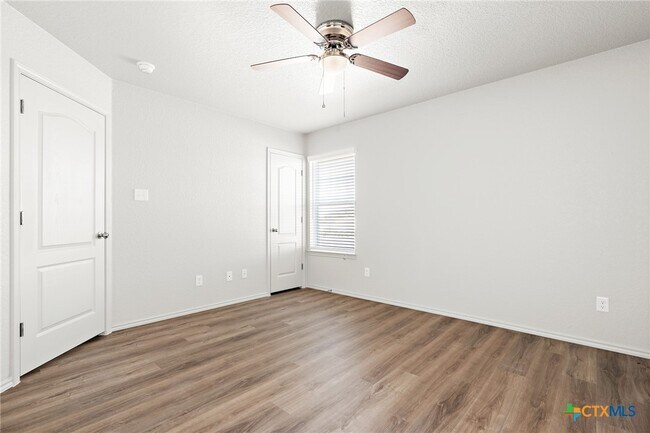 Building Photo - 103 Lost Trl