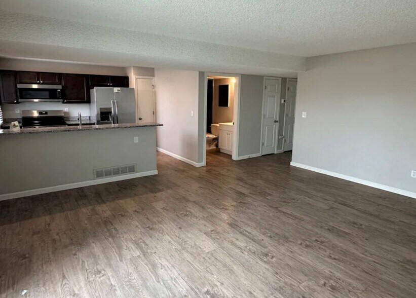 Building Photo - 12770 Mission Meadow Dr