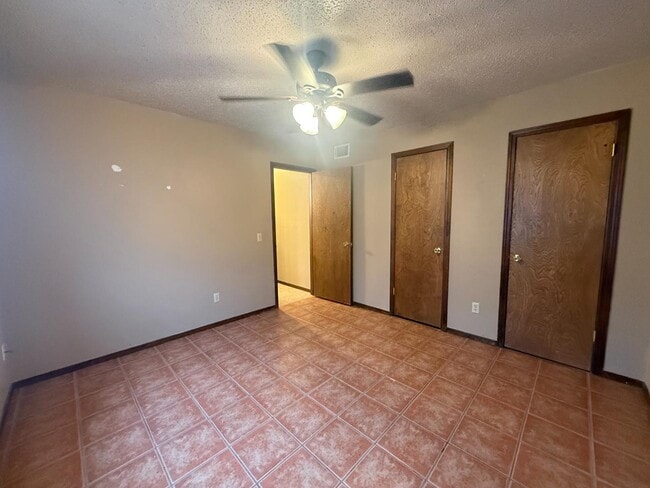 Building Photo - 313 W Pine Ave