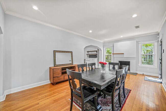 Building Photo - 258 Tuxedo Ave