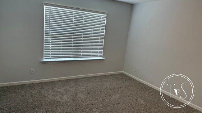 Building Photo - SUMMER MOVE-IN SPECIAL: $1000 OFF 1ST MONT...