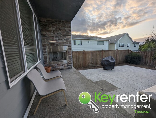 Building Photo - Spacious Northeast Tacoma 3 Bedroom Home for Rent Near Browns Point