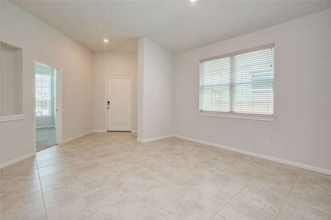 Building Photo - 2425 Temple Crag Dr