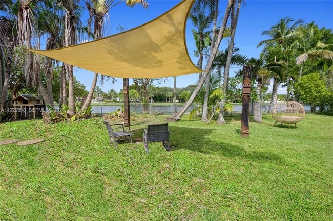 Building Photo - 1201 NE 178th St