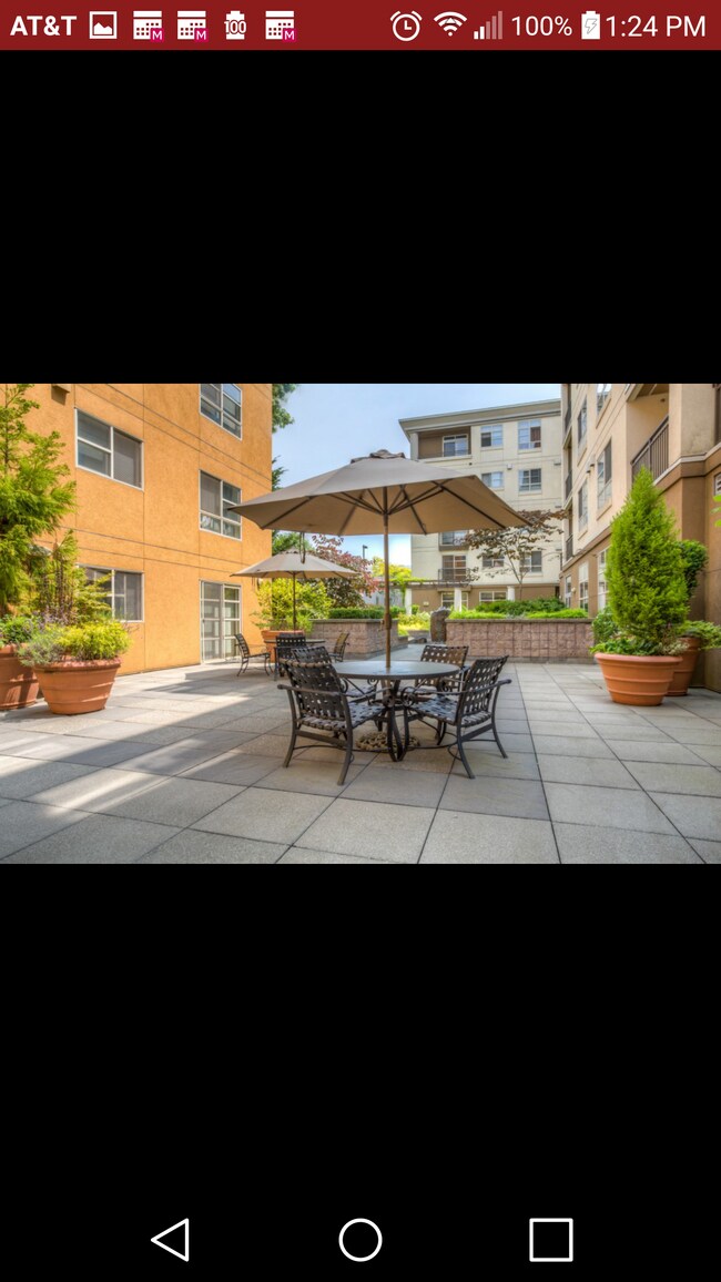 Building Photo - 118 107th Ave NE