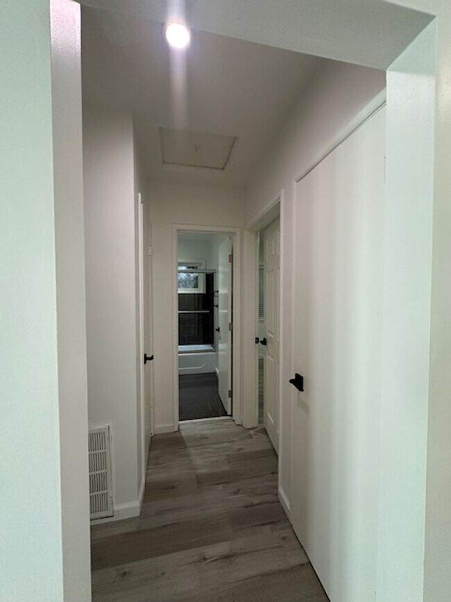 Building Photo - Completely remodeled and located on a quiet tree lines street in a beautiful pocket of Winnetka