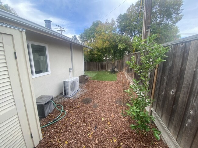 Building Photo - 7337 Starward Dr