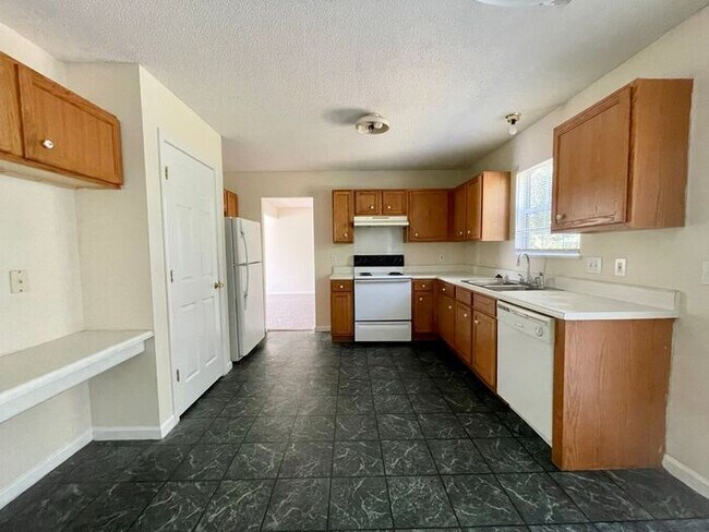 Building Photo - Northeast- Offering Self Guided Tour with RENTLY!