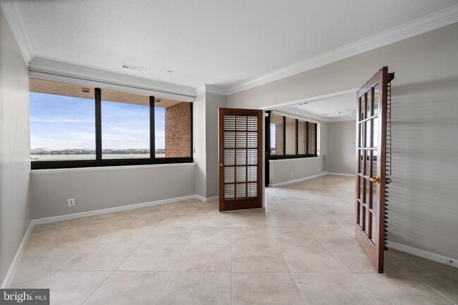 Building Photo - 1805 Crystal Dr