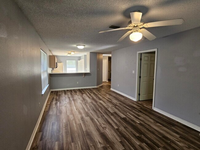 Building Photo - 2787 Bay Club Dr