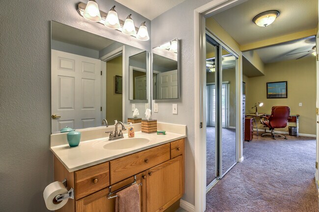 2nd Bathroom - 10525 Autumn Pine Ave