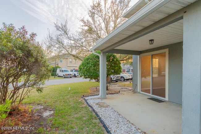 Building Photo - 2307 Sunset Bluff Dr