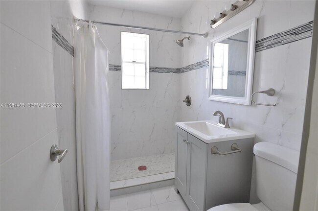 Building Photo - 10504 SW 77th Ct