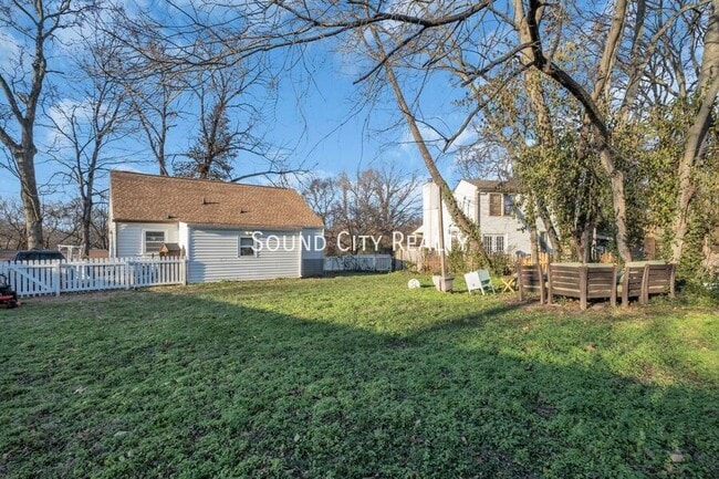 Building Photo - 1203 Kermit Dr