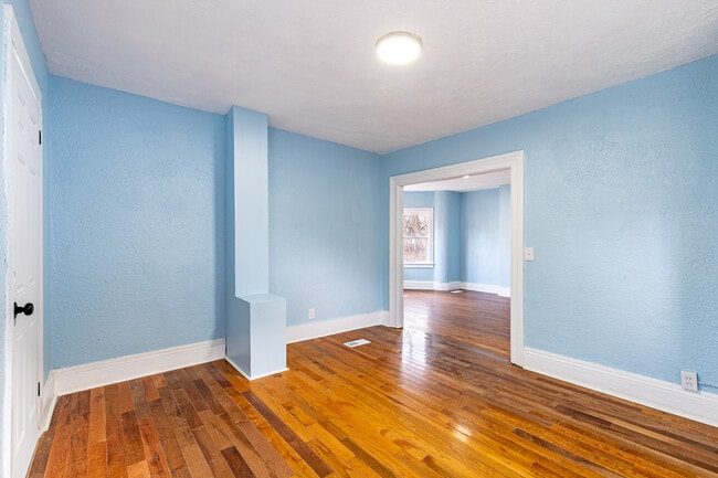 Building Photo - 83 Ridgeway Ave