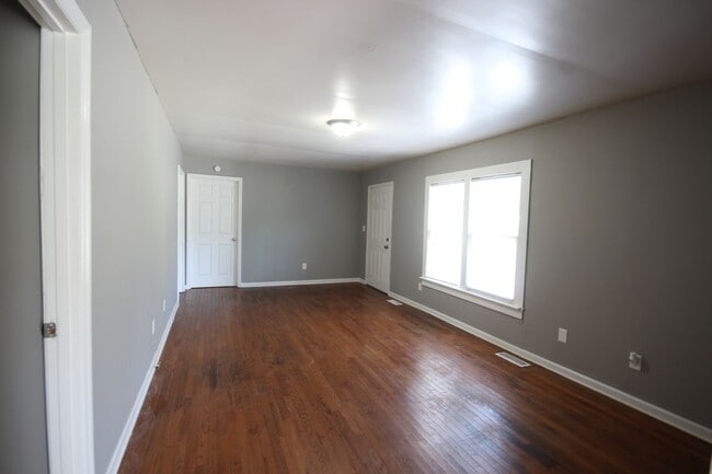 Building Photo - Rossville Home  2 bed 2 bath - HALF OFF FI...