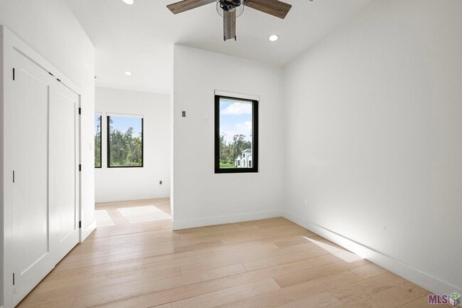 Building Photo - 9825 Fawn Vw Dr