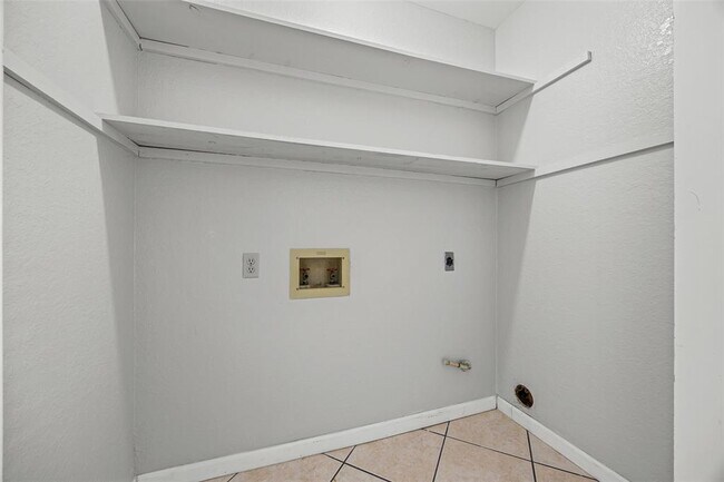 Building Photo - 2502 Cynthia Ct