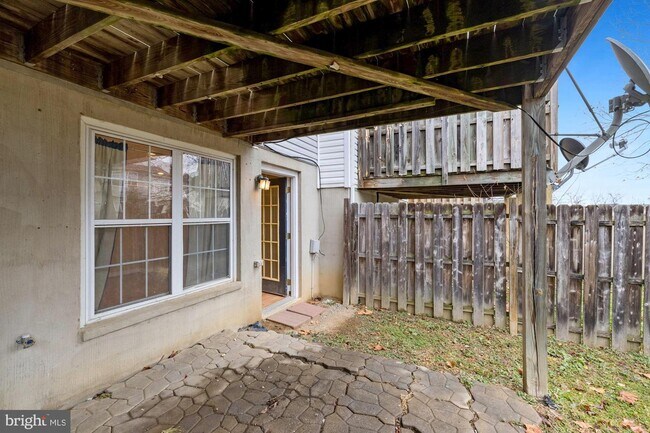 Building Photo - 321 Copperfield Ln