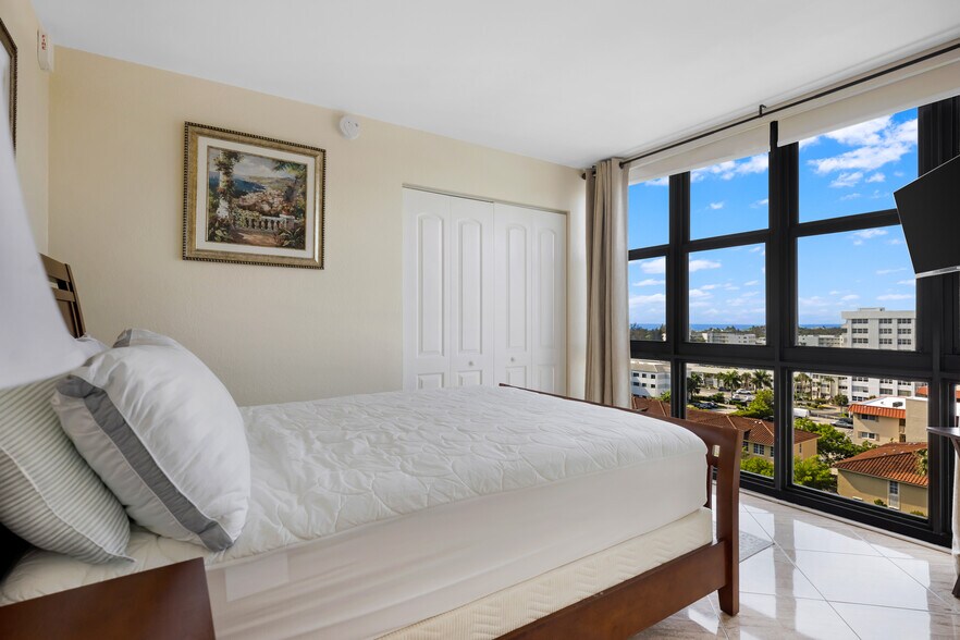 Building Photo - 2017 S Ocean Dr