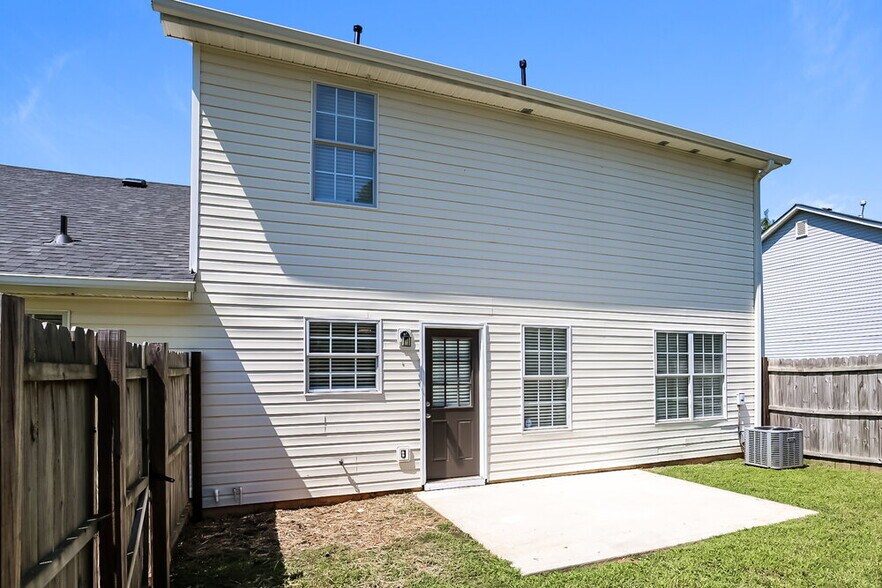 Building Photo - 733 Sinclair Way