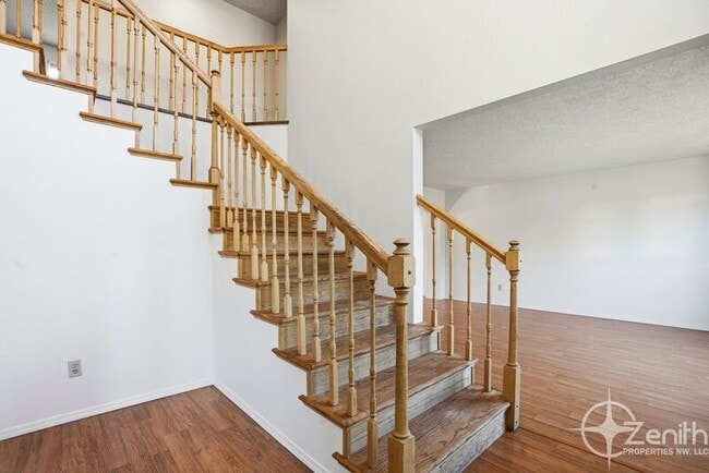 Building Photo - 16101 SE 18th St