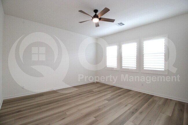 Building Photo - 10207 E Tillman Ave