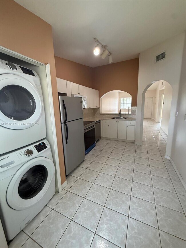 Building Photo - 1251 SE 27th St