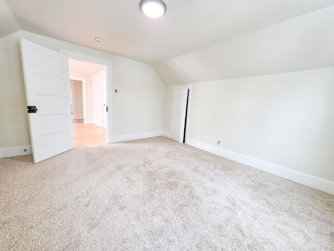 Building Photo - 1020-1022 Smith St