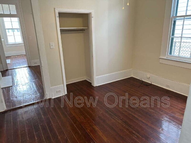 Building Photo - 2427 Rousseau St