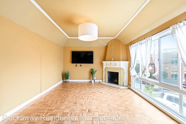 Building Photo - 3 br, 1 bath House - 1559 Funston Ave.