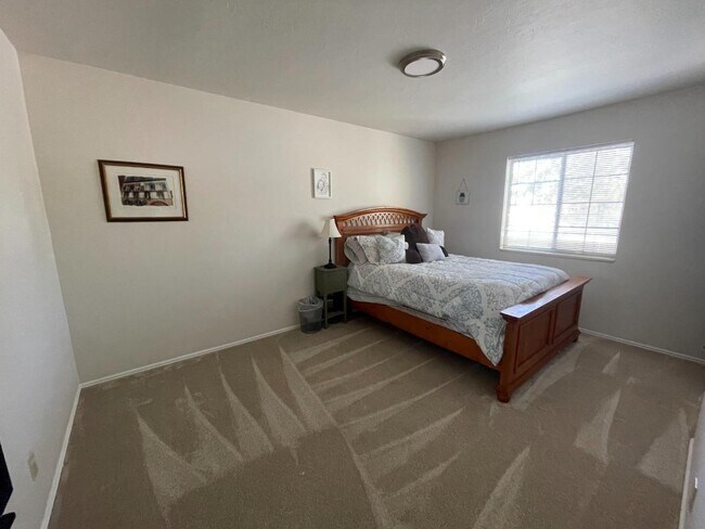 Building Photo - 1242 Eastridge Cir