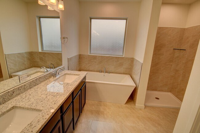 Building Photo - New Twilight Home